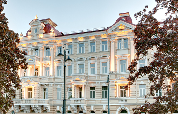 February 2019 Discover & Explore featuring Kempinski Hotel Cathedral Square